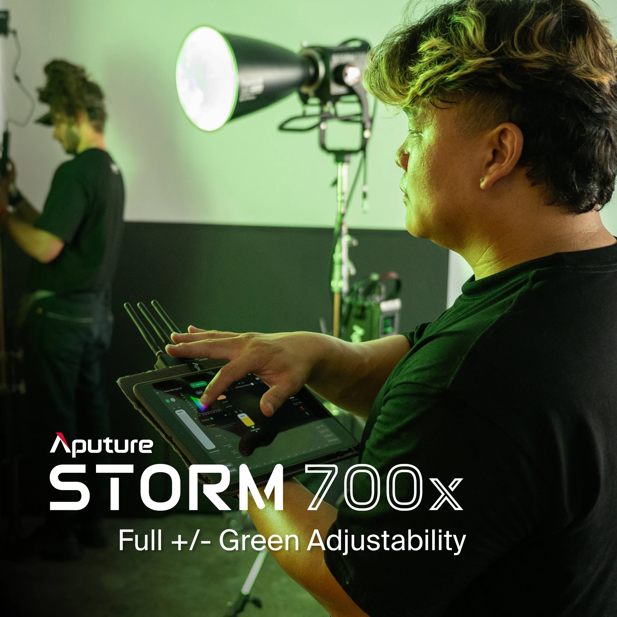 Do Brazil Aputure STORM 700x Photography Light High Fidelity Point Source Lamp 2500-10000K G/M Color Correction Video Light